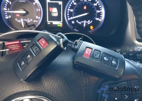 2018 Toyota Highlander Se z USA, uszkodzony, nr VIN 5TDJZRFH0JS886105